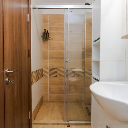 The Right Choice 8 Apartment *