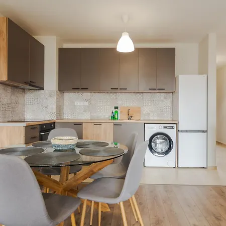 The Right Choice 8 Apartment *